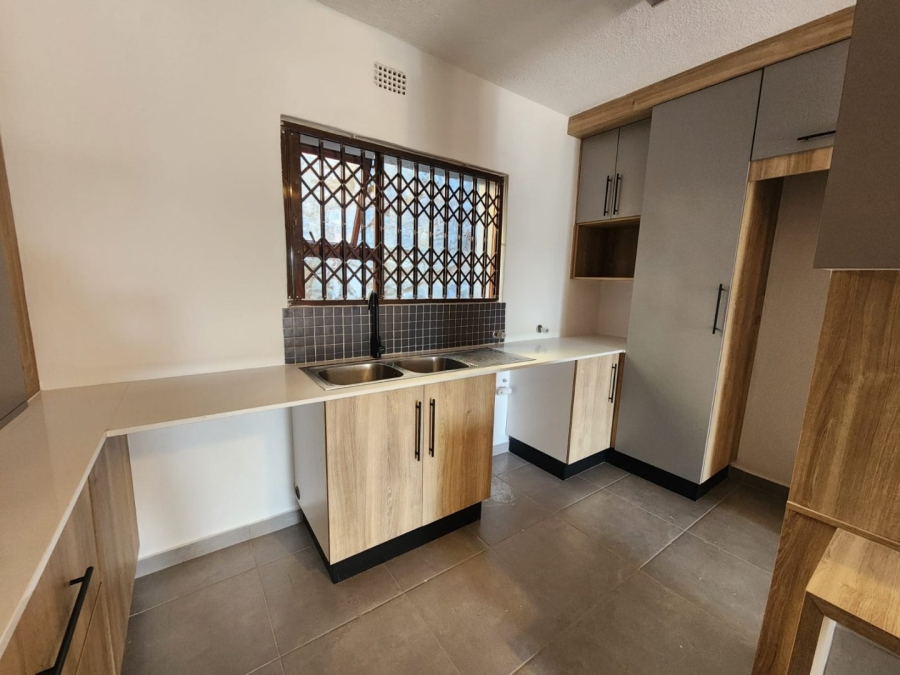 To Let 2 Bedroom Property for Rent in Glenvista Gauteng