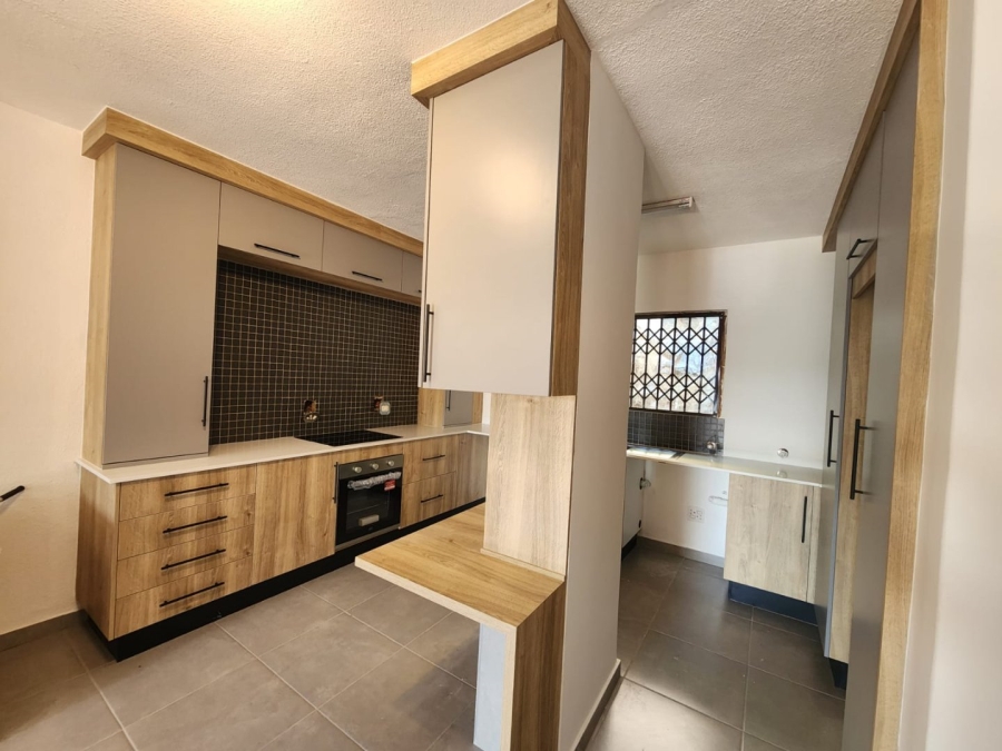To Let 2 Bedroom Property for Rent in Glenvista Gauteng
