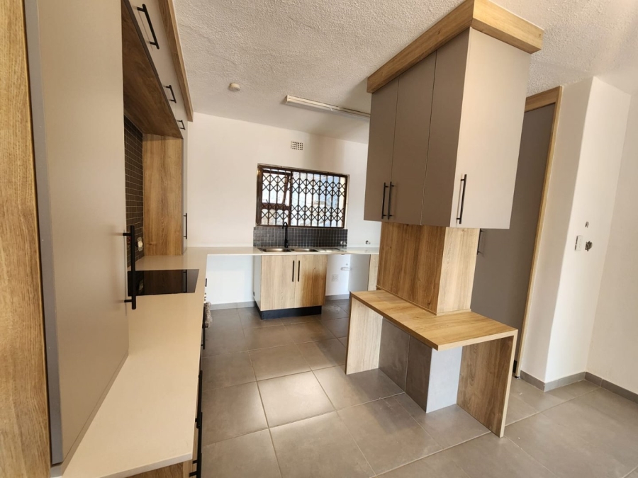 To Let 2 Bedroom Property for Rent in Glenvista Gauteng