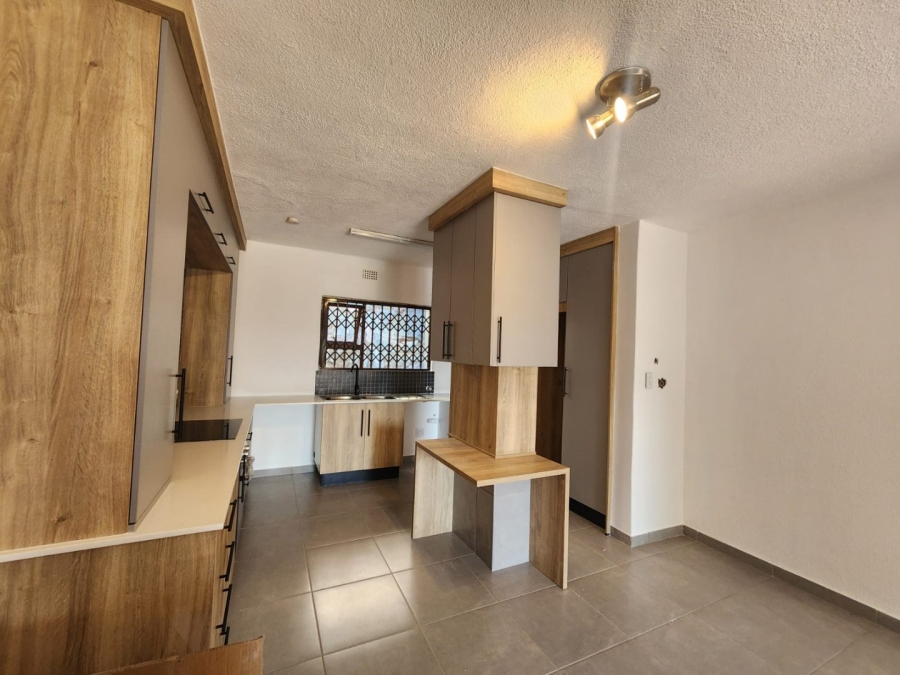 To Let 2 Bedroom Property for Rent in Glenvista Gauteng