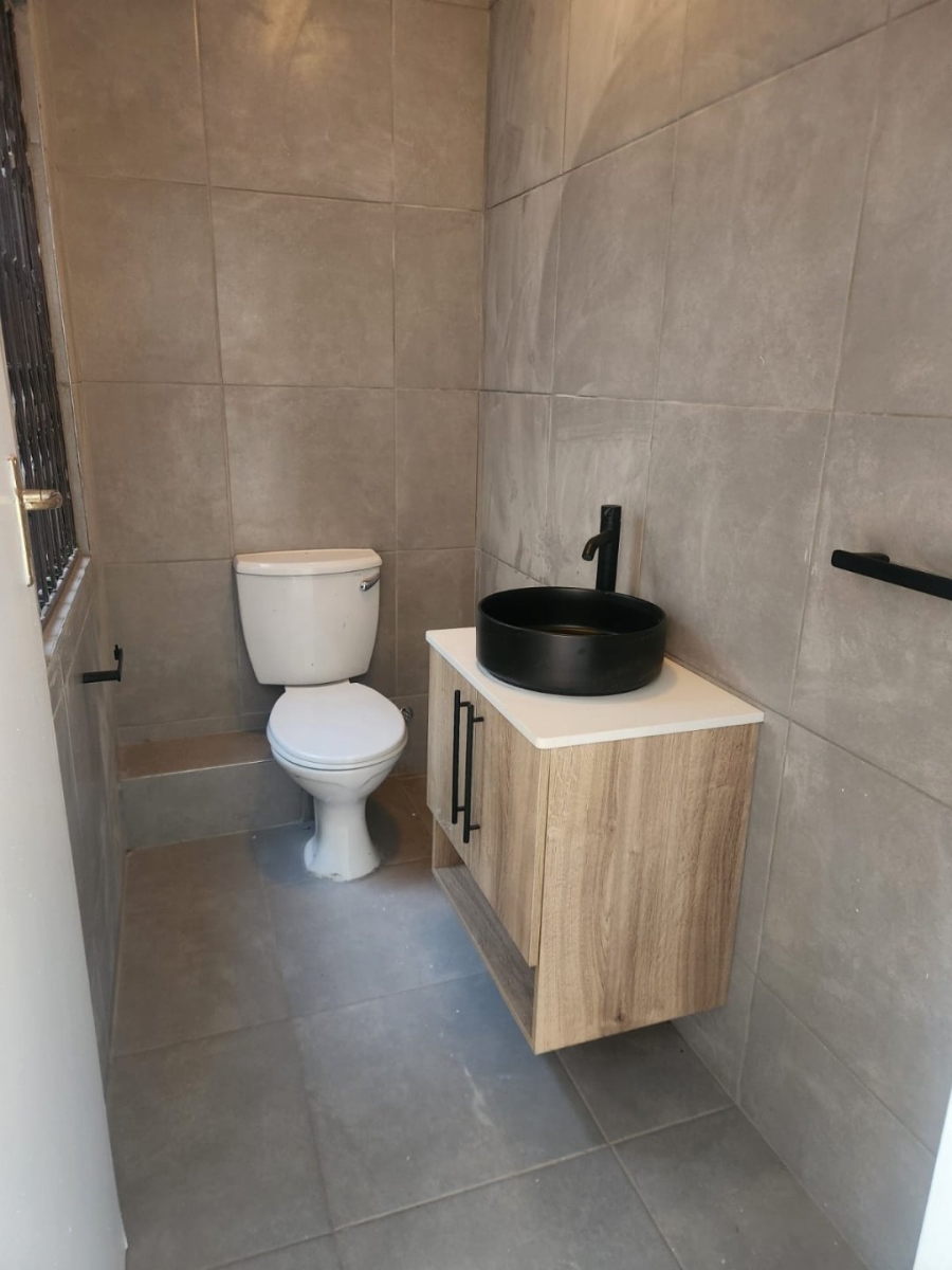 To Let 2 Bedroom Property for Rent in Glenvista Gauteng