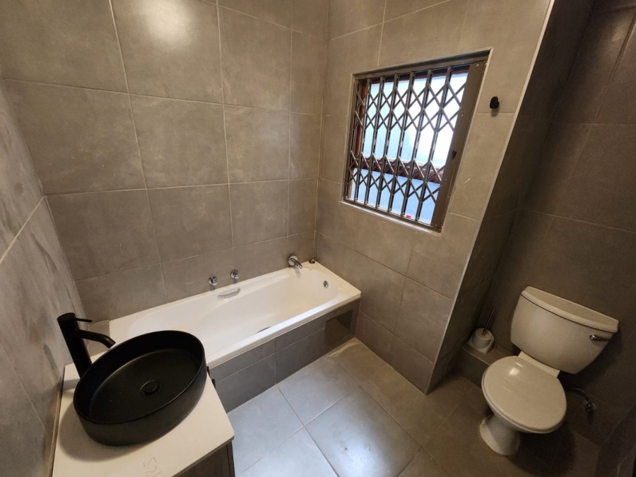 To Let 2 Bedroom Property for Rent in Glenvista Gauteng