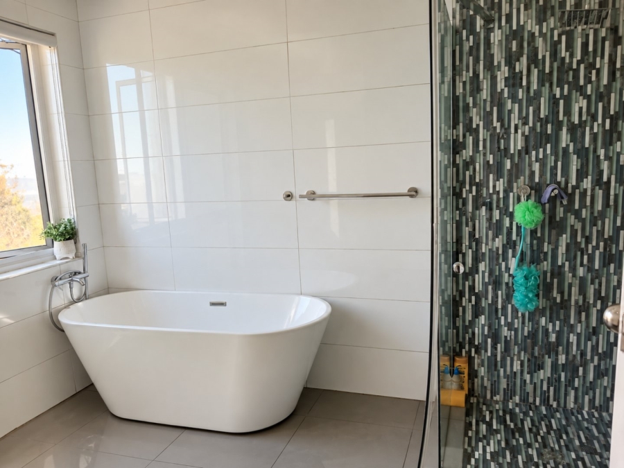 5 Bedroom Property for Sale in Blue Valley Golf Estate Gauteng