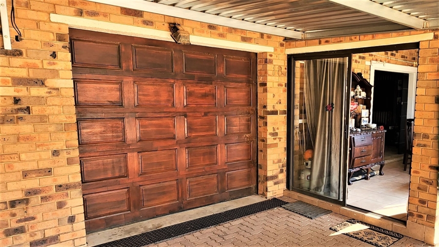 2 Bedroom Property for Sale in Kleinfontein A H Gauteng