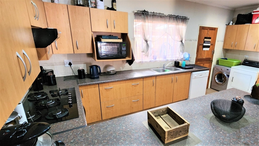 2 Bedroom Property for Sale in Kleinfontein A H Gauteng