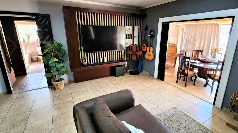 2 Bedroom Property for Sale in Kleinfontein A H Gauteng