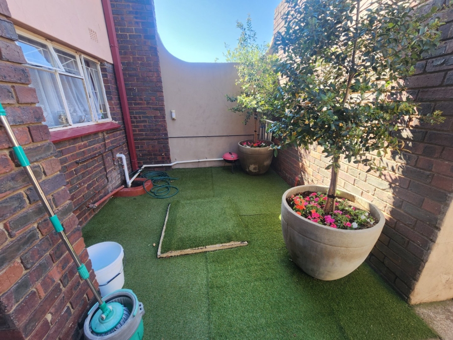2 Bedroom Property for Sale in East Geduld Gauteng