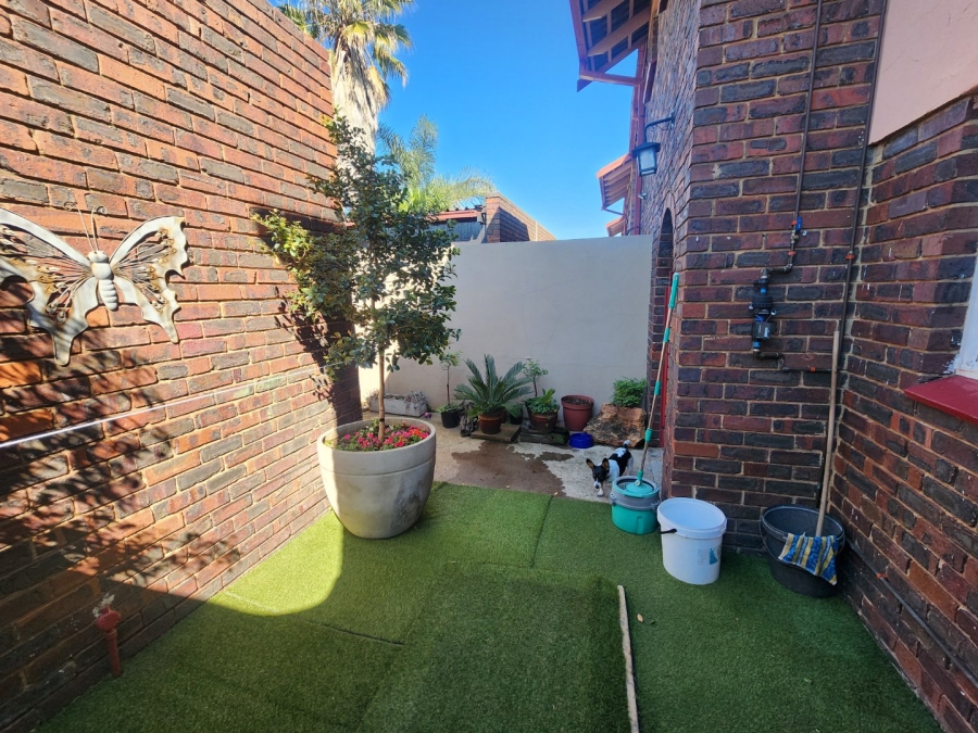 2 Bedroom Property for Sale in East Geduld Gauteng