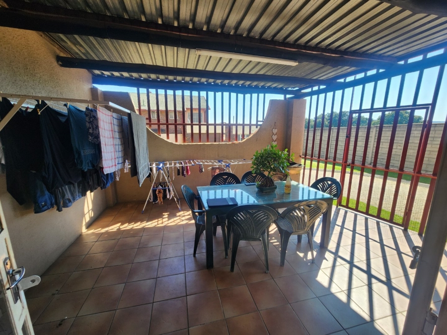 2 Bedroom Property for Sale in East Geduld Gauteng