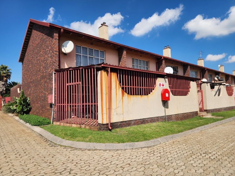 2 Bedroom Property for Sale in East Geduld Gauteng