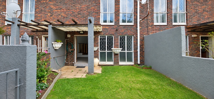 2 Bedroom Property for Sale in Dayanglen Gauteng