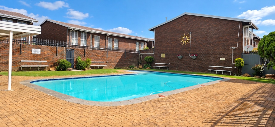 2 Bedroom Property for Sale in Dayanglen Gauteng