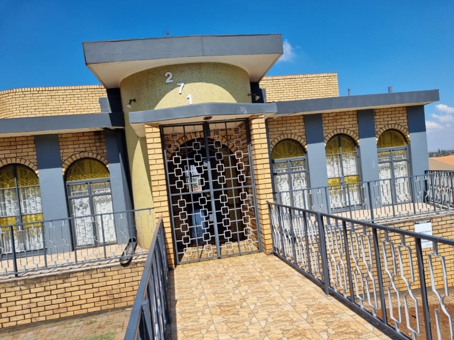 4 Bedroom Property for Sale in Laudium Gauteng