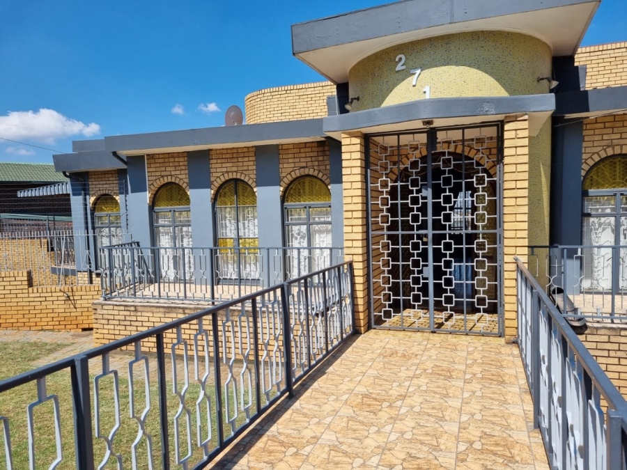 4 Bedroom Property for Sale in Laudium Gauteng