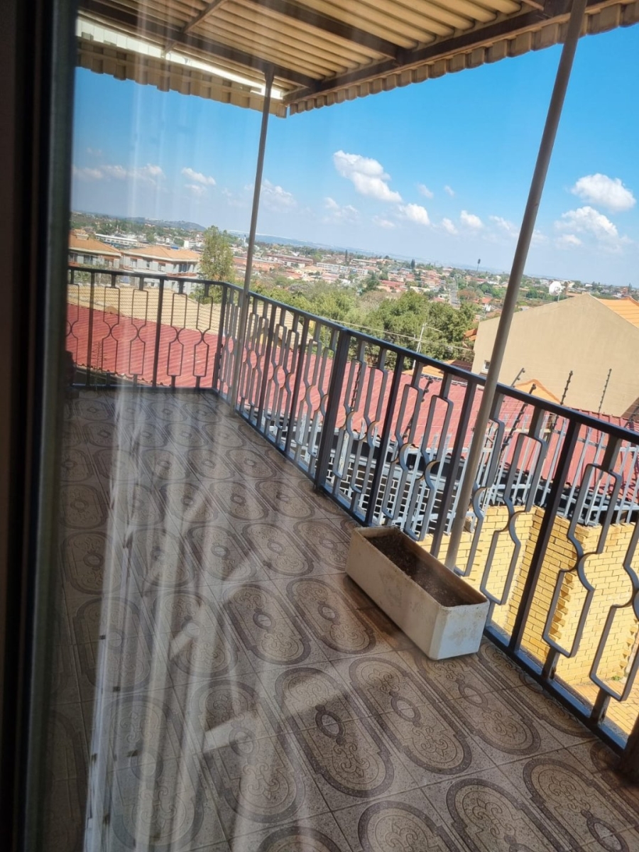4 Bedroom Property for Sale in Laudium Gauteng