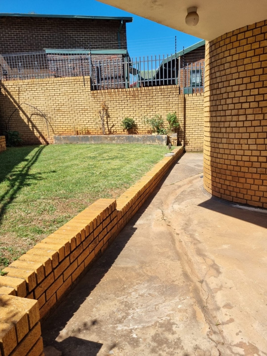 4 Bedroom Property for Sale in Laudium Gauteng