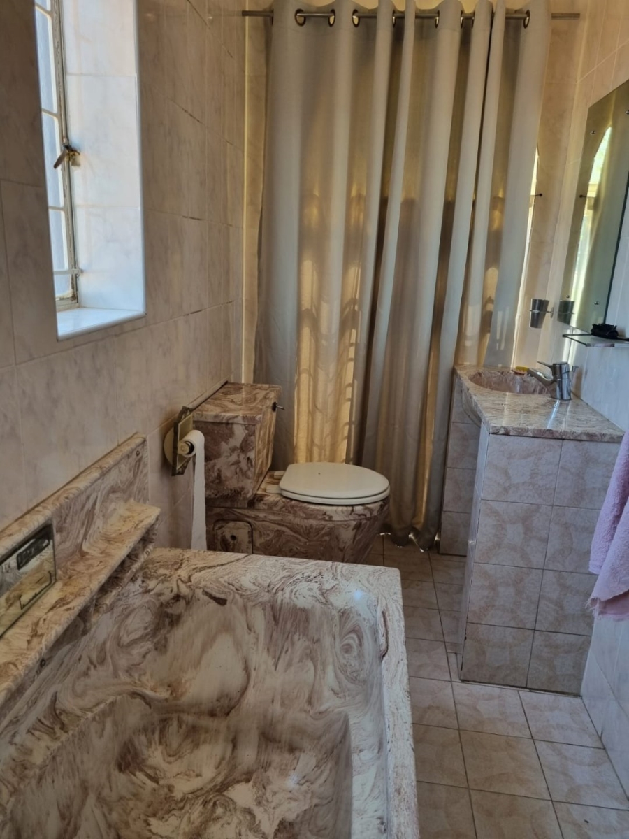 4 Bedroom Property for Sale in Laudium Gauteng