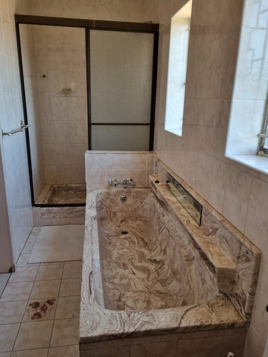 4 Bedroom Property for Sale in Laudium Gauteng