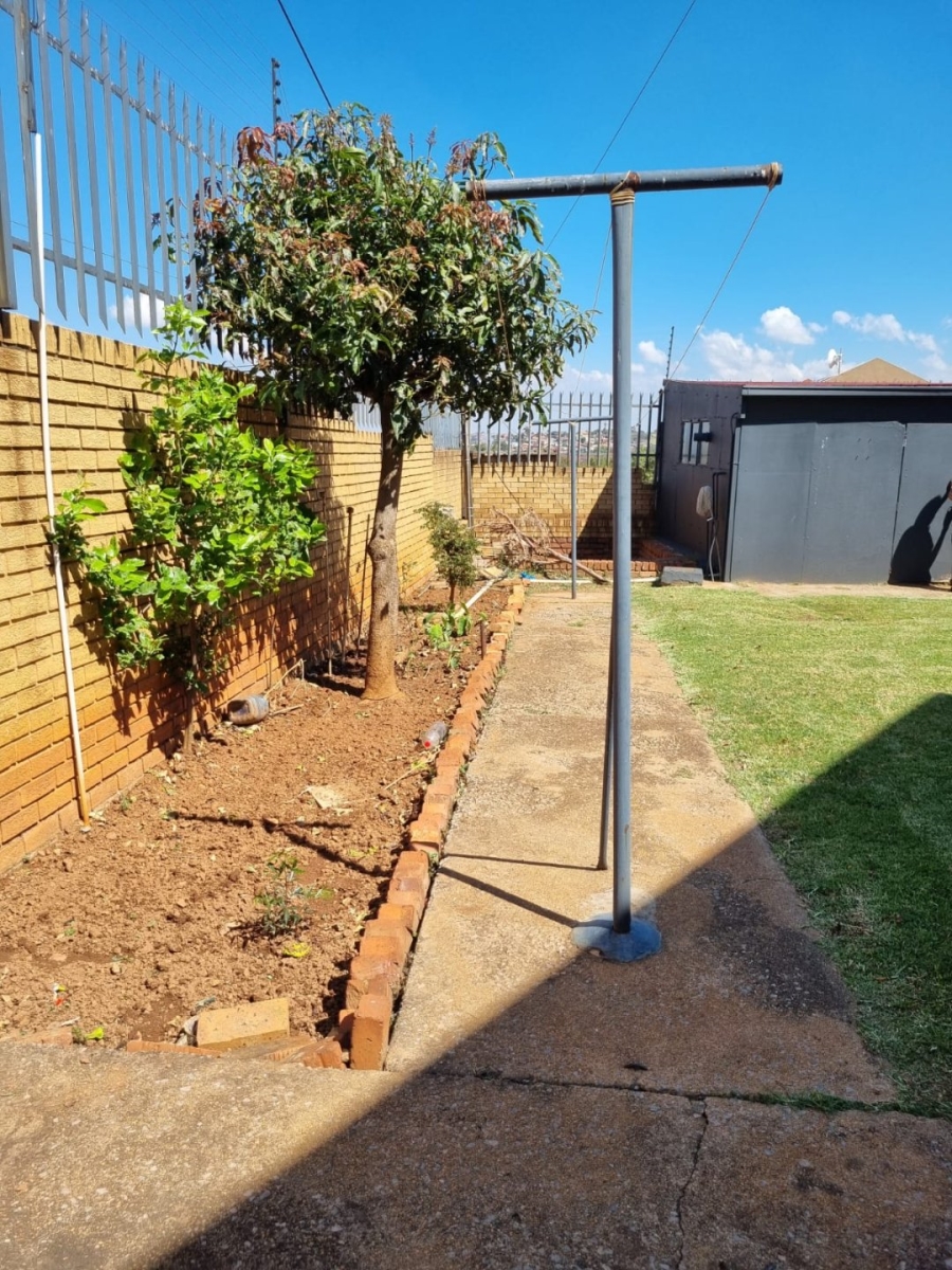 4 Bedroom Property for Sale in Laudium Gauteng