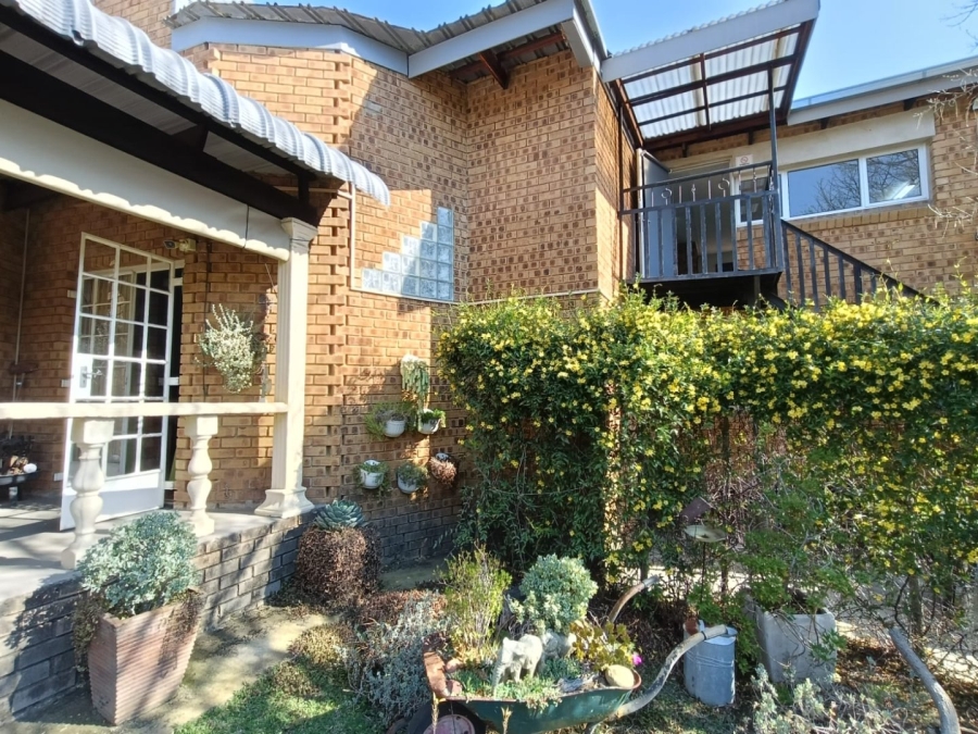 6 Bedroom Property for Sale in The Reeds Gauteng