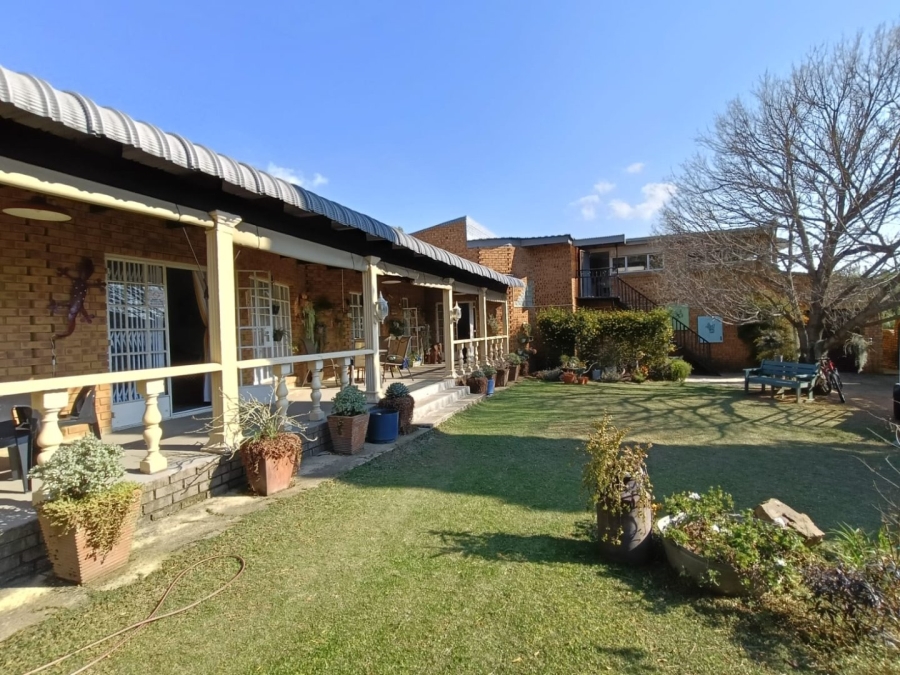 6 Bedroom Property for Sale in The Reeds Gauteng