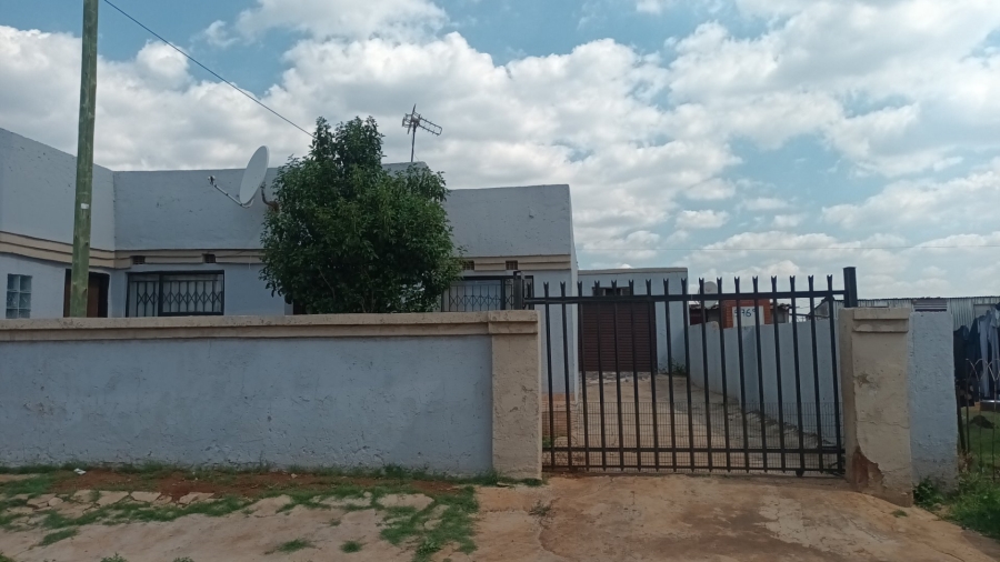 2 Bedroom Property for Sale in Zonkezizwe Gauteng