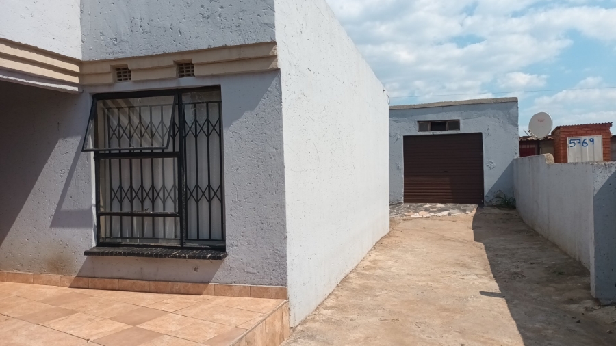 2 Bedroom Property for Sale in Zonkezizwe Gauteng