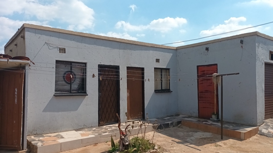 2 Bedroom Property for Sale in Zonkezizwe Gauteng