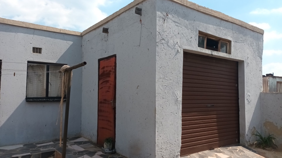 2 Bedroom Property for Sale in Zonkezizwe Gauteng