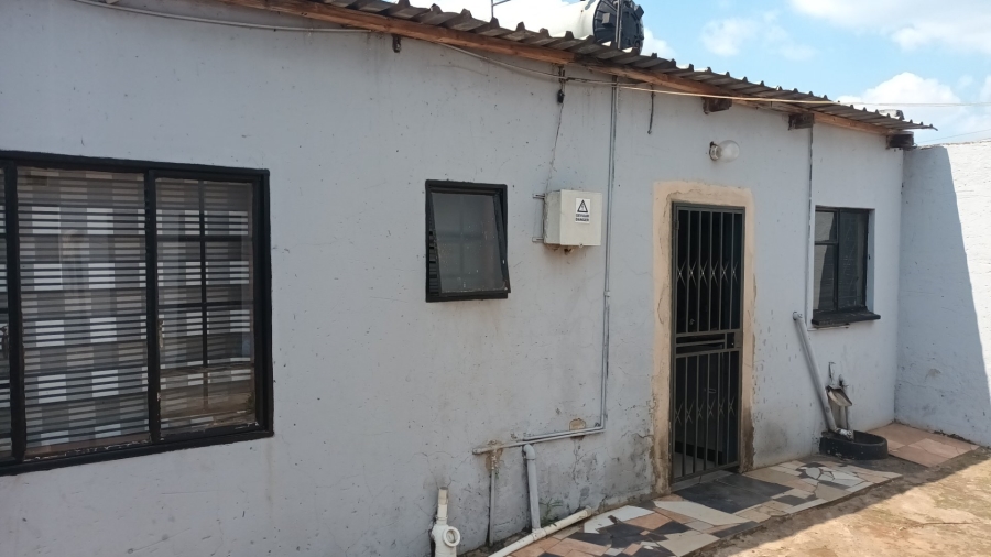 2 Bedroom Property for Sale in Zonkezizwe Gauteng