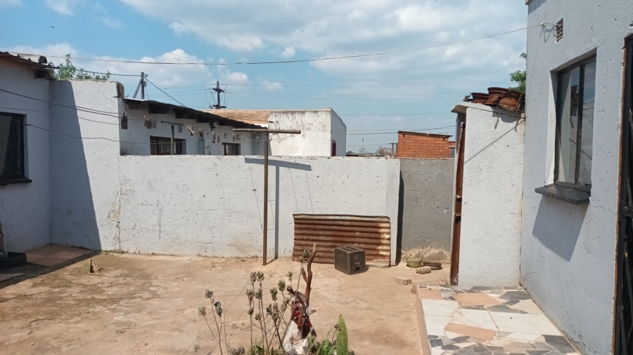 2 Bedroom Property for Sale in Zonkezizwe Gauteng