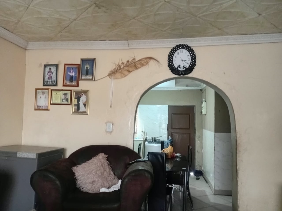 2 Bedroom Property for Sale in Zonkezizwe Gauteng