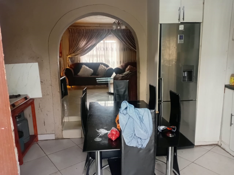 2 Bedroom Property for Sale in Zonkezizwe Gauteng