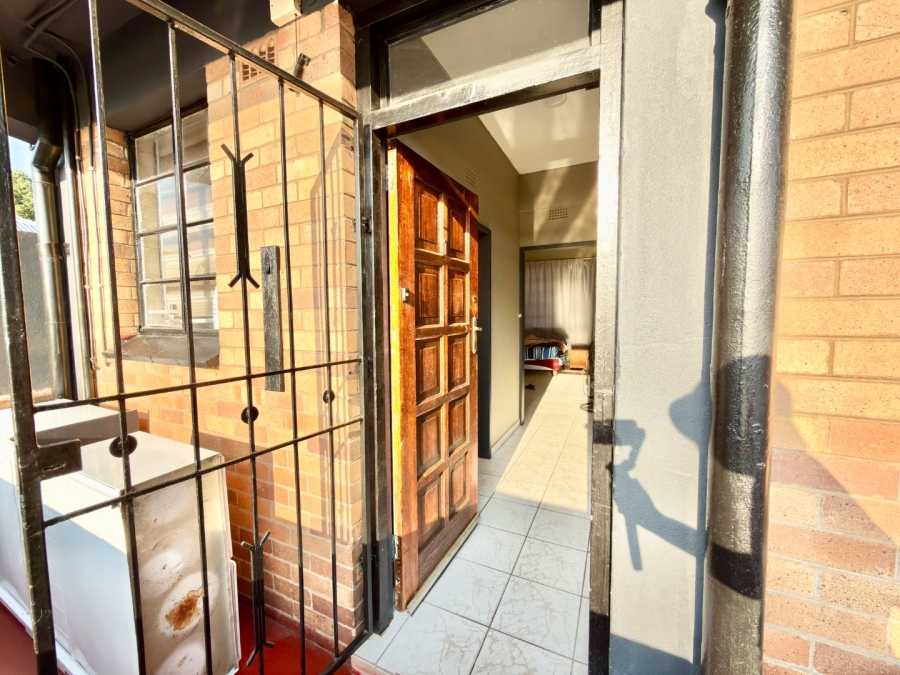 To Let 2 Bedroom Property for Rent in Forest Hill Gauteng