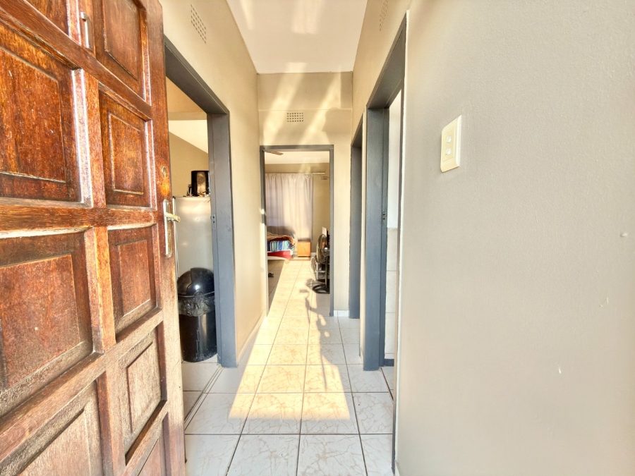 To Let 2 Bedroom Property for Rent in Forest Hill Gauteng