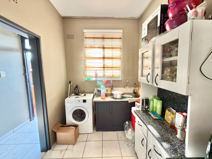 To Let 2 Bedroom Property for Rent in Forest Hill Gauteng