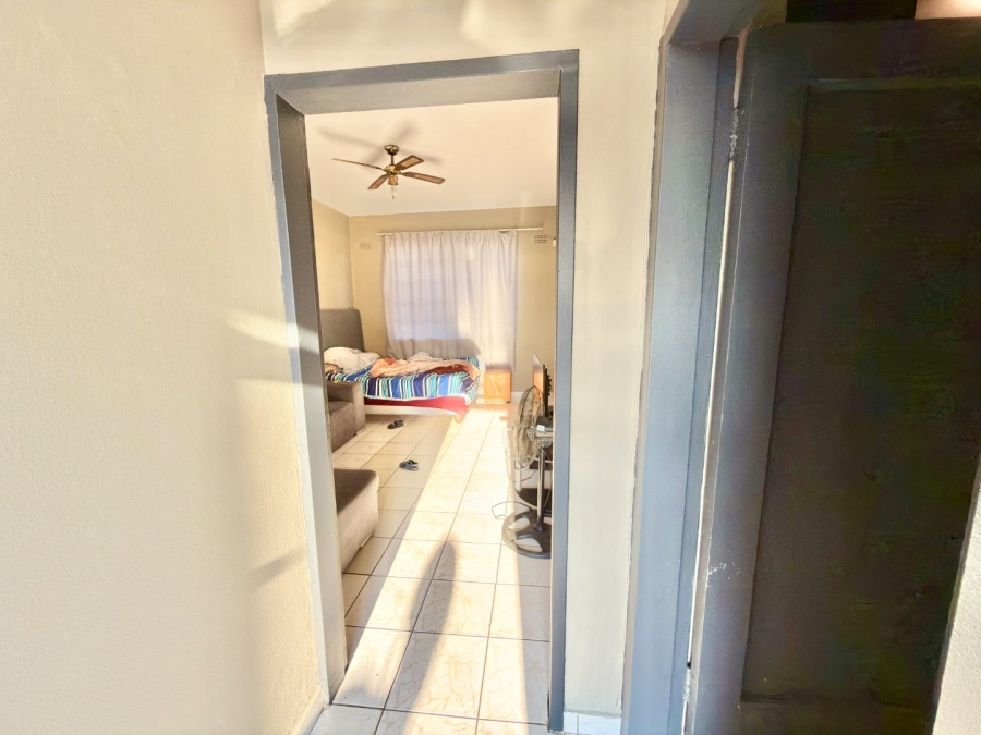 To Let 2 Bedroom Property for Rent in Forest Hill Gauteng