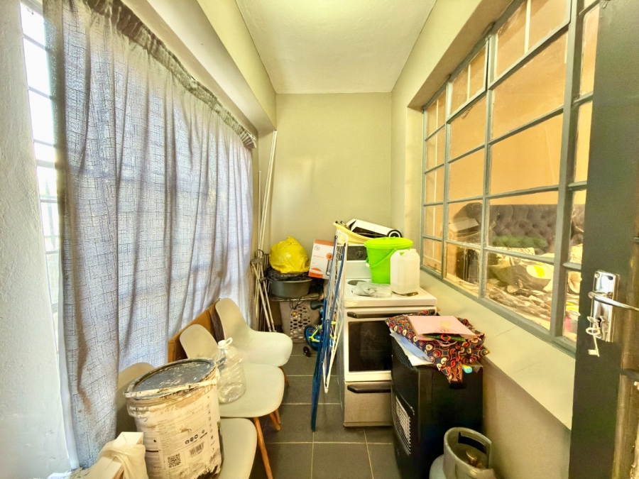 To Let 2 Bedroom Property for Rent in Forest Hill Gauteng