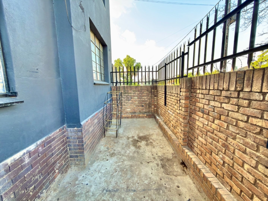 To Let 2 Bedroom Property for Rent in Forest Hill Gauteng