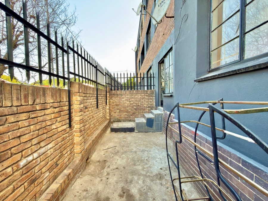 To Let 2 Bedroom Property for Rent in Forest Hill Gauteng