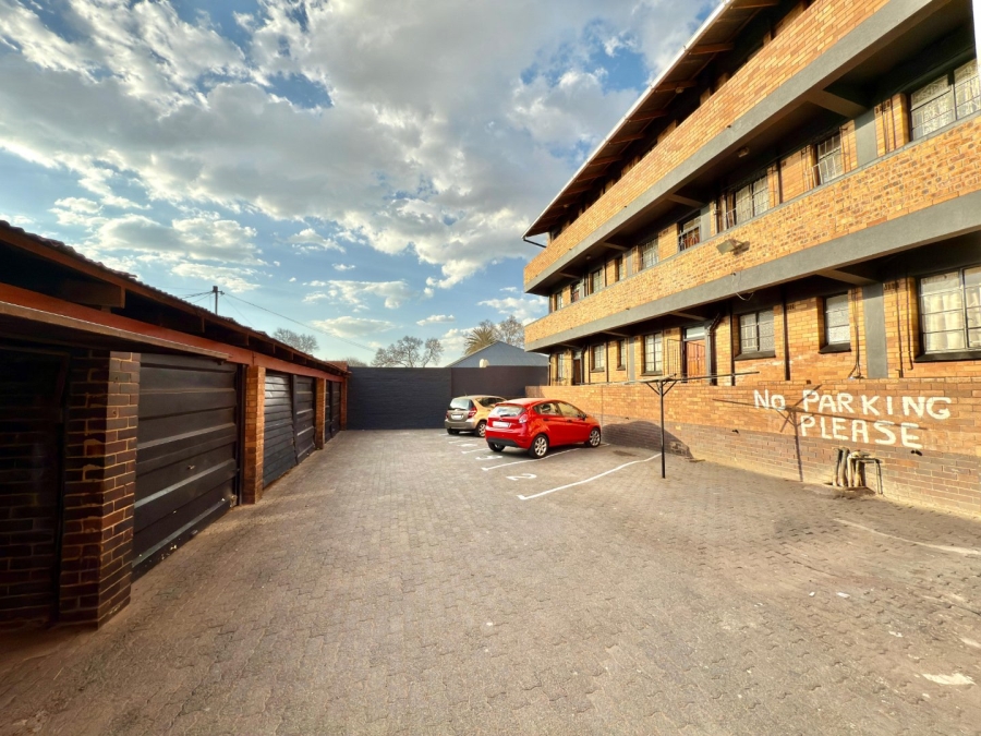 To Let 2 Bedroom Property for Rent in Forest Hill Gauteng