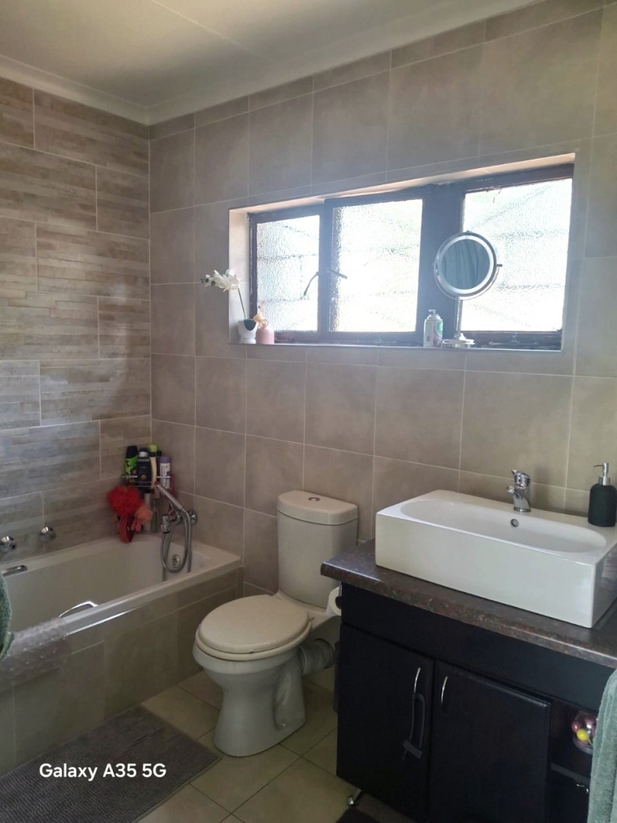 3 Bedroom Property for Sale in Farrarmere Gauteng