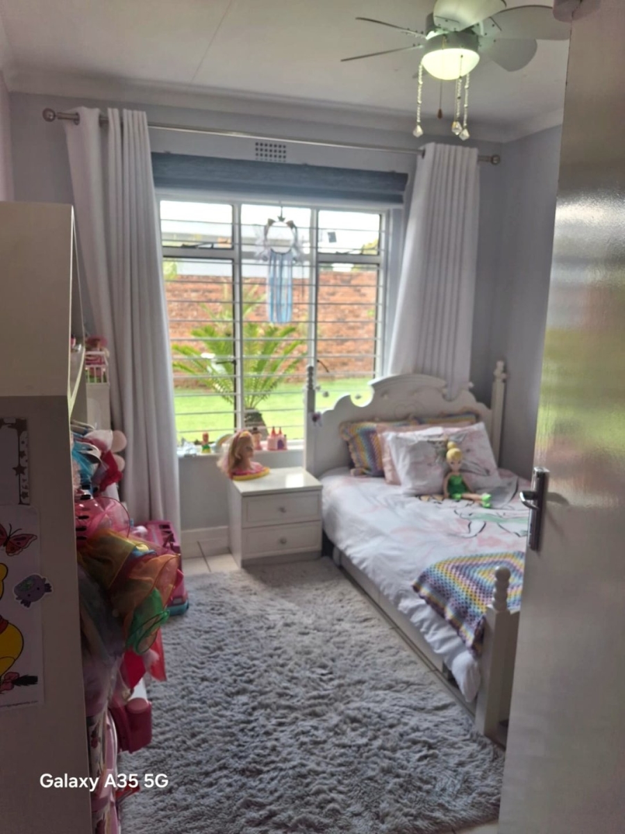 3 Bedroom Property for Sale in Farrarmere Gauteng