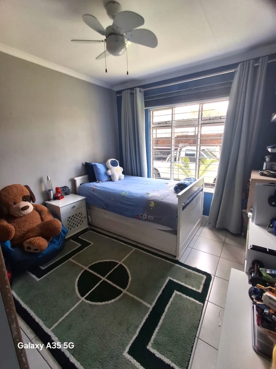 3 Bedroom Property for Sale in Farrarmere Gauteng