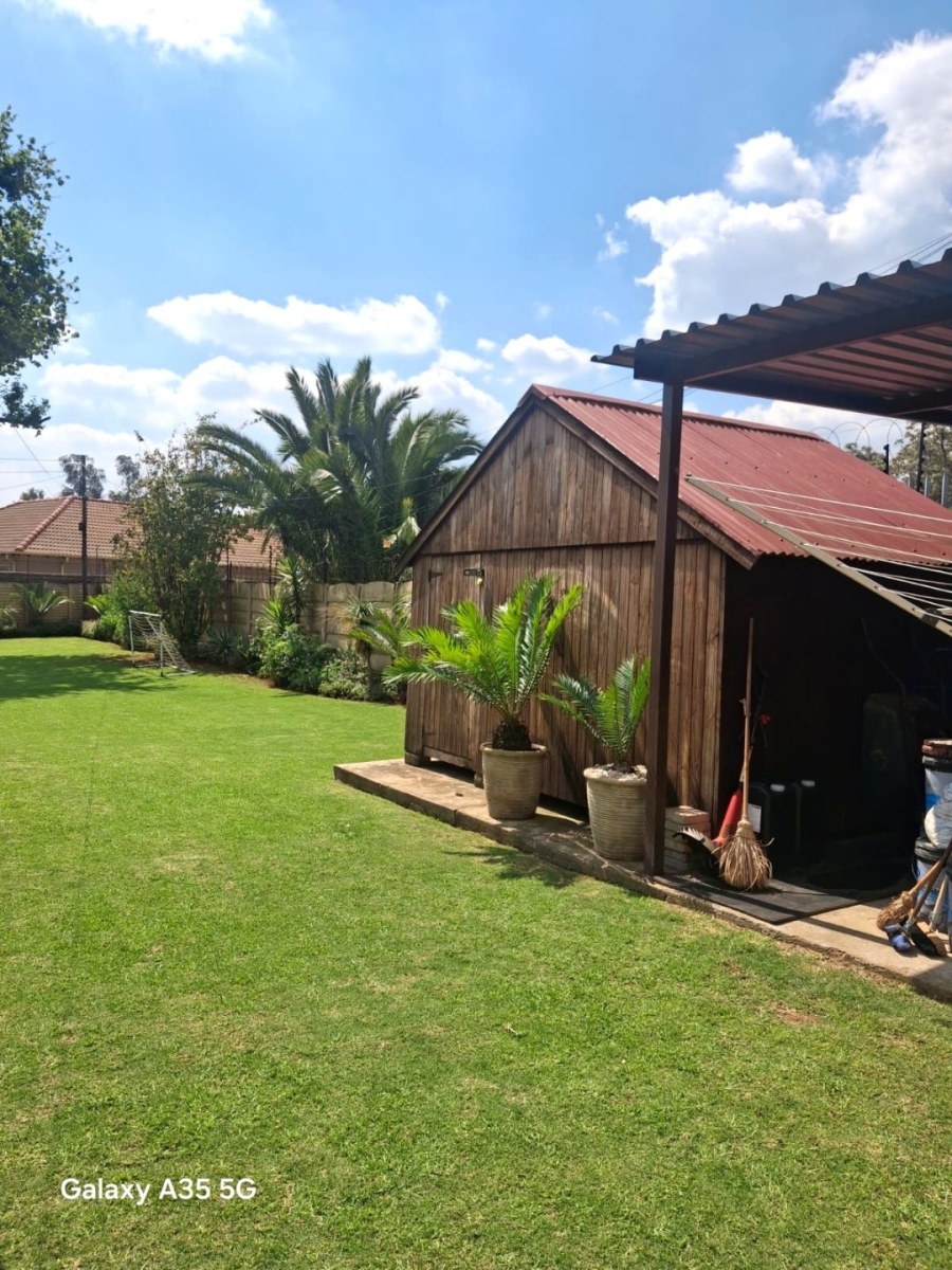 3 Bedroom Property for Sale in Farrarmere Gauteng