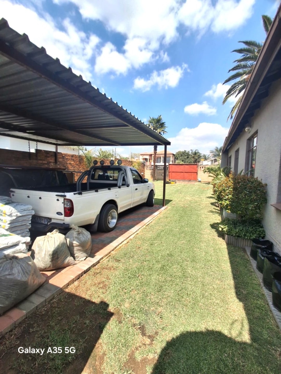 3 Bedroom Property for Sale in Farrarmere Gauteng