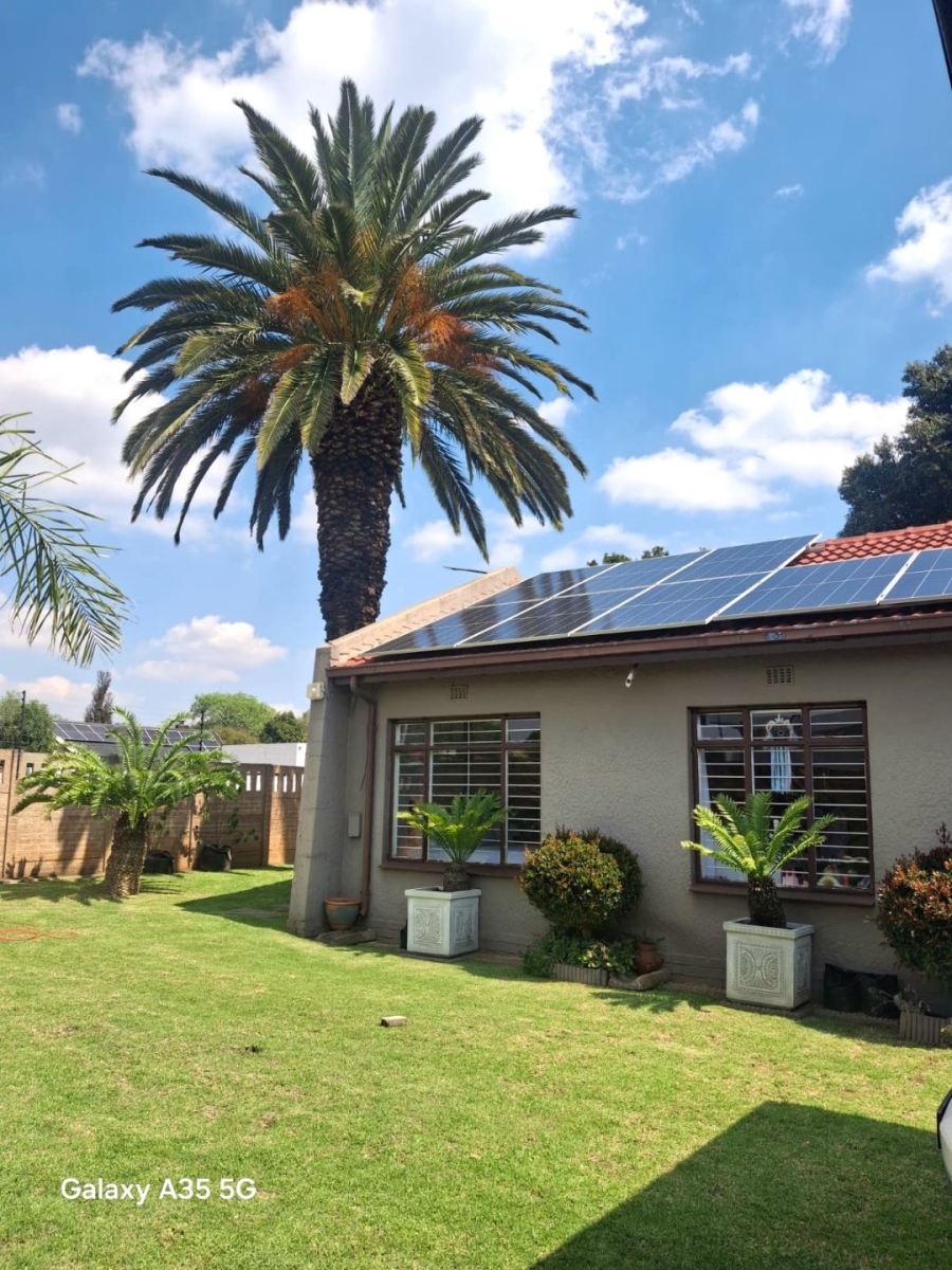 3 Bedroom Property for Sale in Farrarmere Gauteng