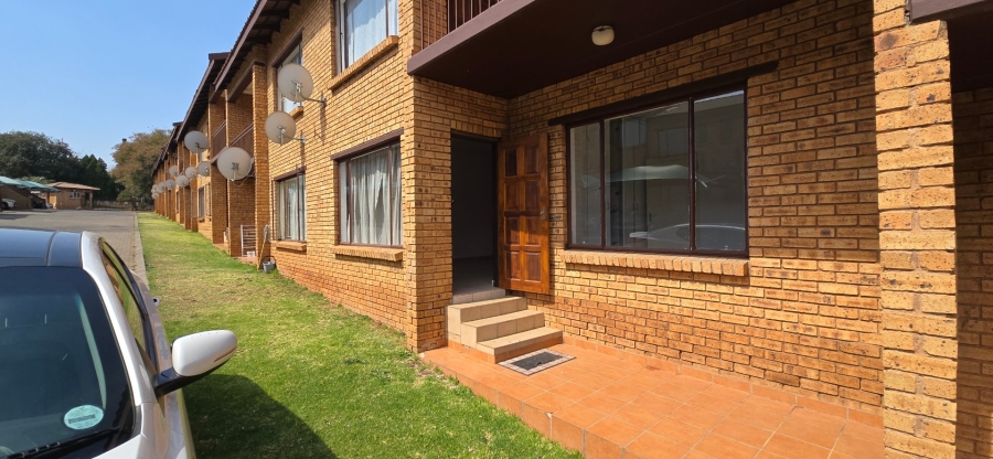 To Let 2 Bedroom Property for Rent in Meredale Gauteng