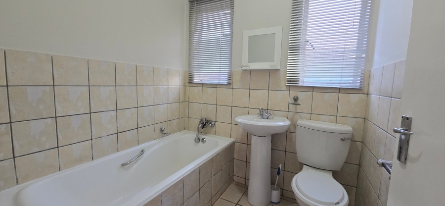 To Let 2 Bedroom Property for Rent in Meredale Gauteng