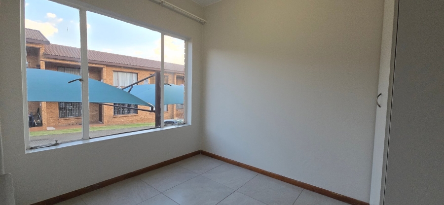 To Let 2 Bedroom Property for Rent in Meredale Gauteng